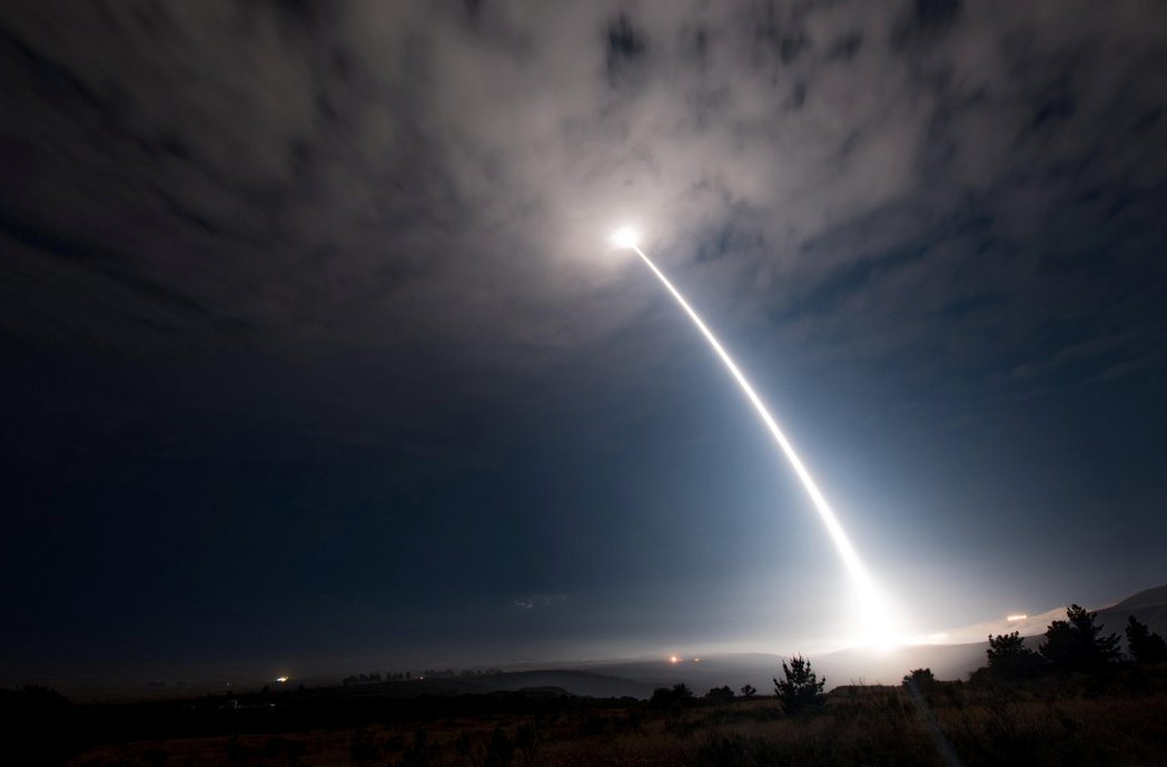 2017年8月1枚美國義勇兵3型洲際彈道飛彈從加州范登堡空軍基地發射。路透