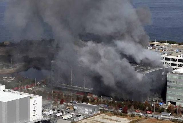 物流倉庫的火場面積達到3.8萬平方公尺，造成200億日元損失。（產經新聞）