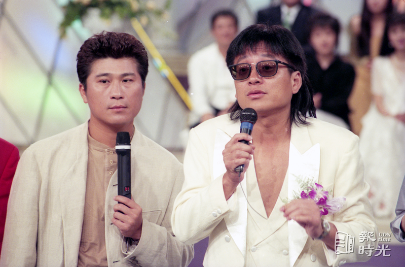 華視「鑽石舞台」錄製最後一集。圖為（左到右）主持人胡瓜、藝人高凌風。圖／聯合報系資料照（1995/04/29 　本報記者攝影）