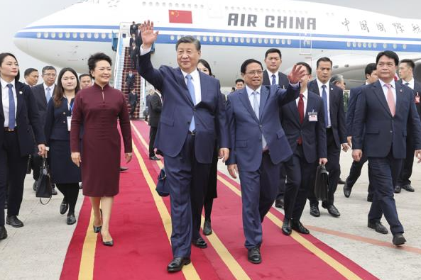 中共總書記習近平（前左）12日訪問越南，並共同宣布提升雙邊關係為「命運共同體」，具有重要意義。圖／取自大陸外交部官網