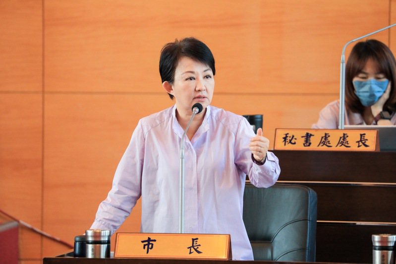 台中市長盧秀燕表示，她大力支持學校共同校訓「禮義廉恥」，品格教育不論誰執政都是該走的路。記者陳秋雲／攝影