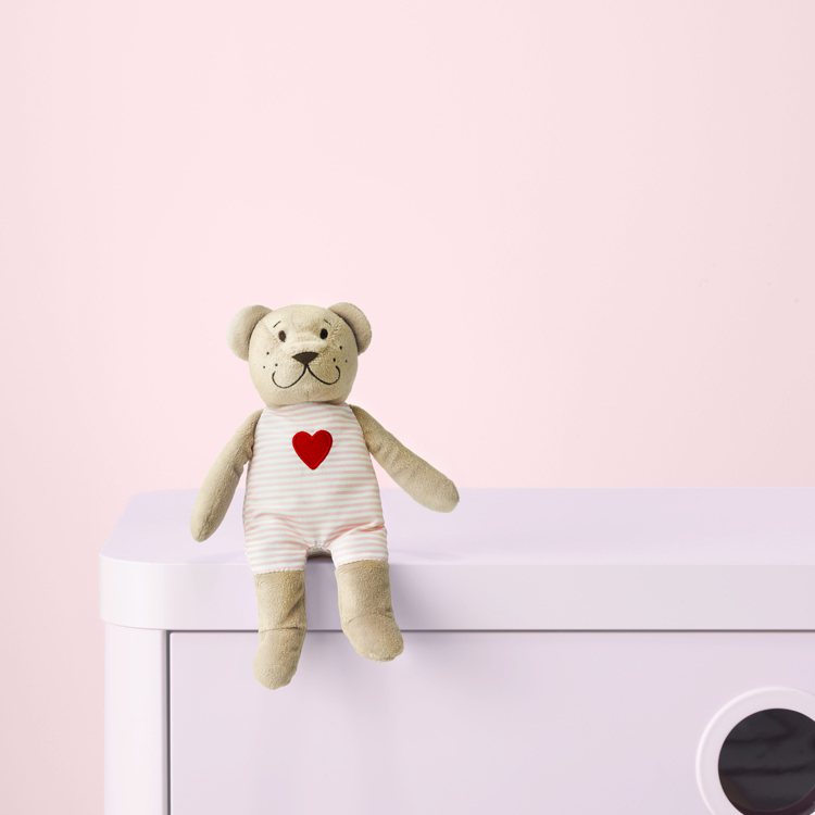 IKEA公布2023年銷售榜，玩偶類第三名為FABLER BJÖRN愛心小熊。圖／IKEA提供