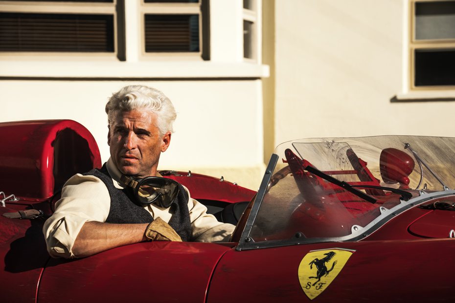 派崔克丹契在「法拉利」裡飾演義大利傳奇賽車手「皮耶羅塔魯菲」。圖／車庫提供