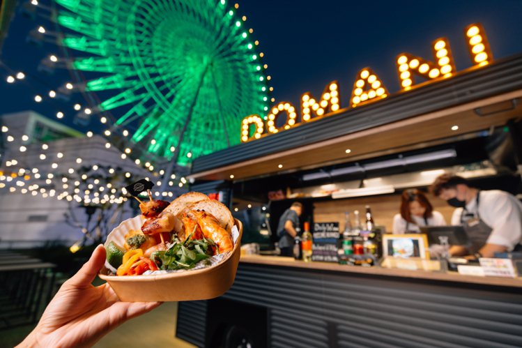 NOKE忠泰樂生活在最靠近摩天輪的3樓露台區推出「Domani Food Truck 」歐式餐車，每周五六日限定。圖／NOKE忠泰樂生活提供   ※ 提醒您：禁止酒駕 飲酒過量有礙健康  