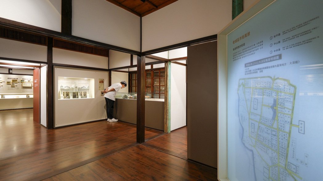 木博館三大大溪建築模型，以容易被仔細觀看的方式，重新在展場中打開。圖｜玩味創研