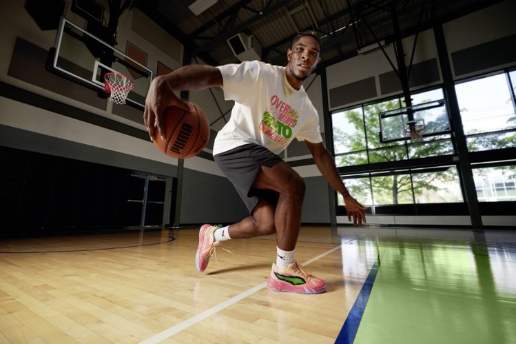 怪物新人Scoot Henderson於去年正式成為PUMA品牌大使，今年更以探花之姿加入NBA波特蘭拓荒者籃球隊，於是就順勢推出了SCOOT ZEROS簽名籃球鞋。圖／PUMA提供