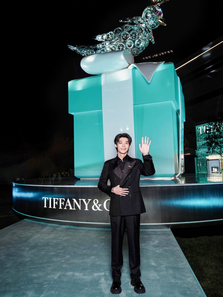 新任Tiffany & Co.蒂芙尼品牌大使許光漢出席上海前灘太古里舉行2023聖誕佳節點燈儀式。圖／Tiffany提供