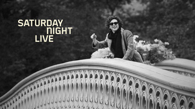 提摩西夏勒梅穿CELINE 2023冬季男裝，擔任《週六夜現場 Saturday Night Life》主持人於紐約取景拍攝一系列節目預告片。圖／CELINE提供