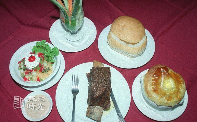 台塑牛排全餐。圖／聯合報系資料照（1995/09/15  王天濱攝影）