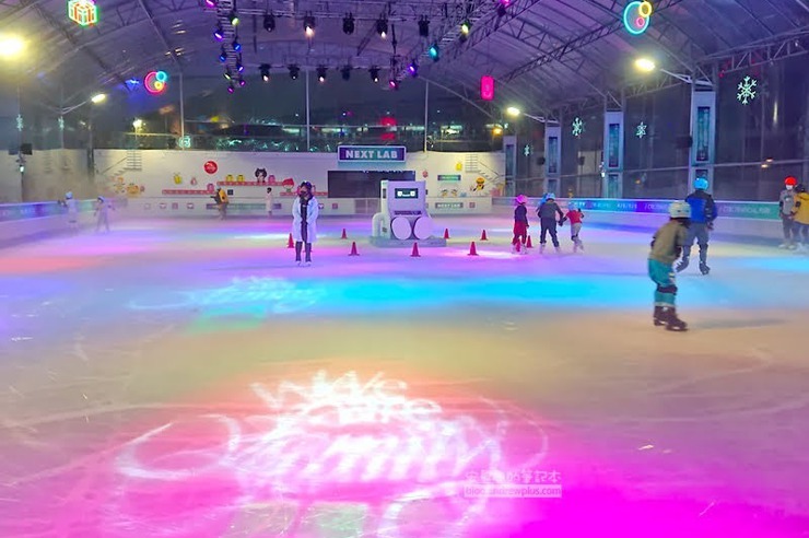 中國<u>信託</u>金融園區戶外滑冰場2023-24場次時間,免費親子滑冰又開始啦！