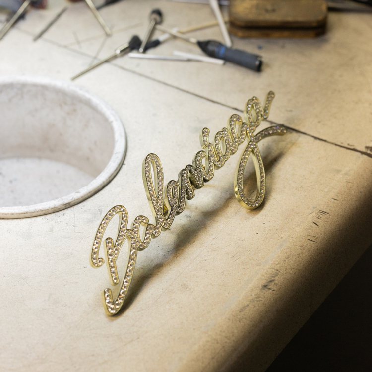 四套獨特的珠寶（包含兩條項鍊、一枚戒指、與一條手鍊）作品將全數使用18K白金與鑽石為素材，手工精細鍛造。圖／Jacob & Co提供