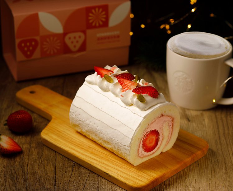 星巴克季節甜點「長條草莓生乳捲」。圖/星巴克提供