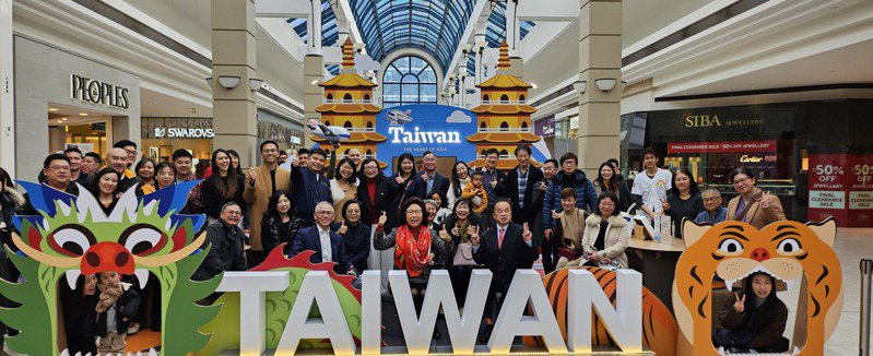 「Show Me Taiwan」活動在大溫哥華地區的列治文購物中心登場，許多嘉賓蒞臨參加，熱鬧非凡。中央社