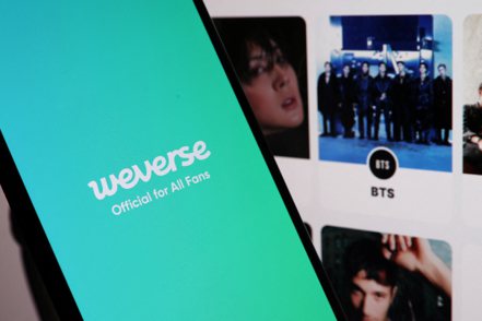 BTS經紀公司推廣粉絲應用程式Weverse，尋求獲利。(路透)
