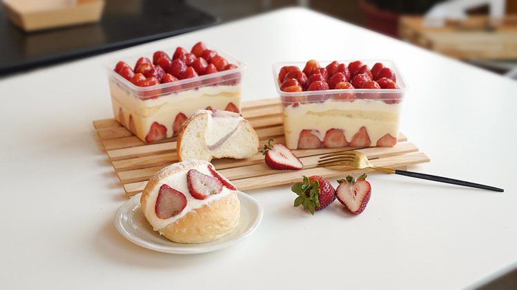 奧瑪烘焙推出一系列草莓甜點。圖／奧瑪烘焙提供