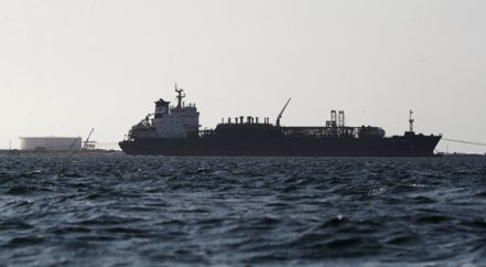 葉門武裝分子頻頻攻擊行經紅海的船隻，海運巨頭地中海航運（MSC）、馬士基（Maersk）、赫伯羅德（Hapag Lloyd）均暫停紅海航線。 歐新社