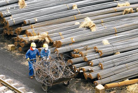 威致條線棒鋼每公噸漲1,000元，豐興型鋼附加價漲500元。聯合報系資料照
