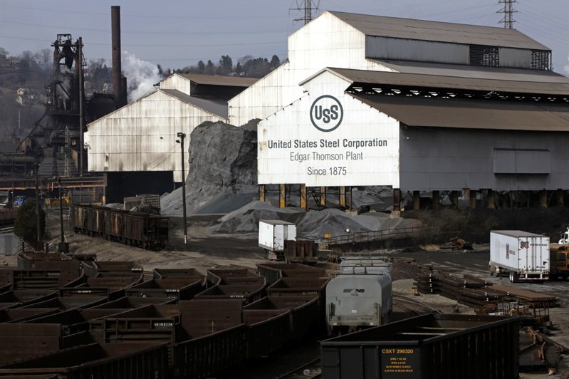 日本製鐵18日宣布，將以約141億美元價碼收購美國同業美國鋼鐵。（美聯社）