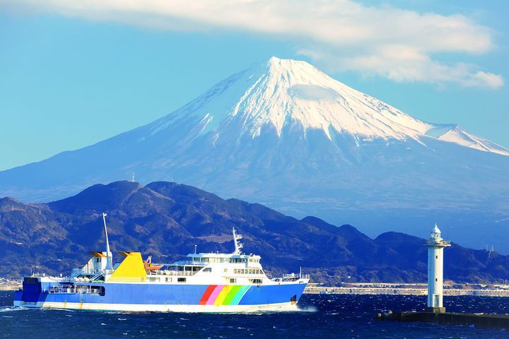 ▲駿河灣渡輪，可從船上觀看的雄渾壯美富士山一覽無遺。　圖：Shutterstock／來源