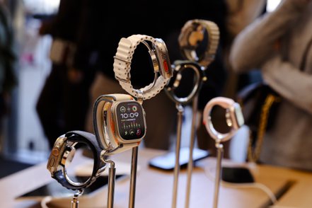 蘋果零售店展示Series 9 Apple Watch。歐新社