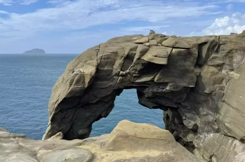 新北市深澳海岸象鼻岩是知名景點，美景渾然天成的。 圖／瑞芳區公所提供