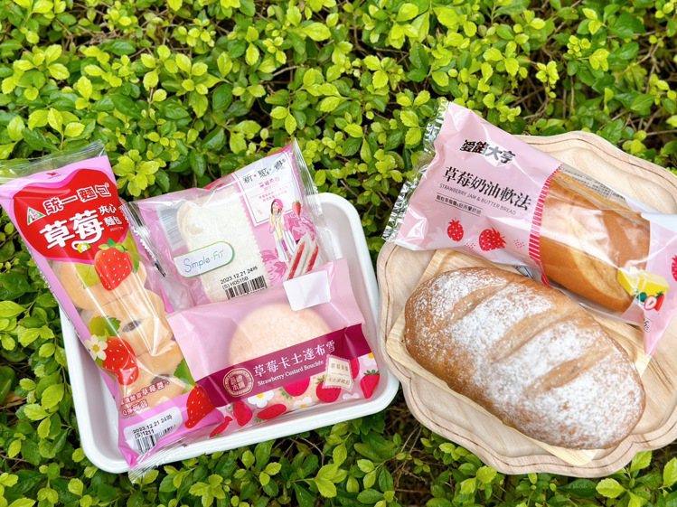 7-ELEVEN自12月27日起將推出5款粉紅包裝的草莓系麵包。圖／7-ELEVEN提供