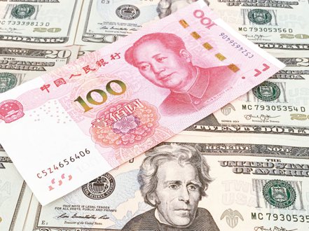 大陸連七月減持美債，10月持有規模降至7,696億美元。
 （香港中通社）