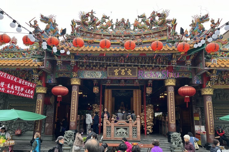 【內有影片】傳統市場內的文昌帝君與繪馬 | 宮廟探索 – 台北雙連文昌宮