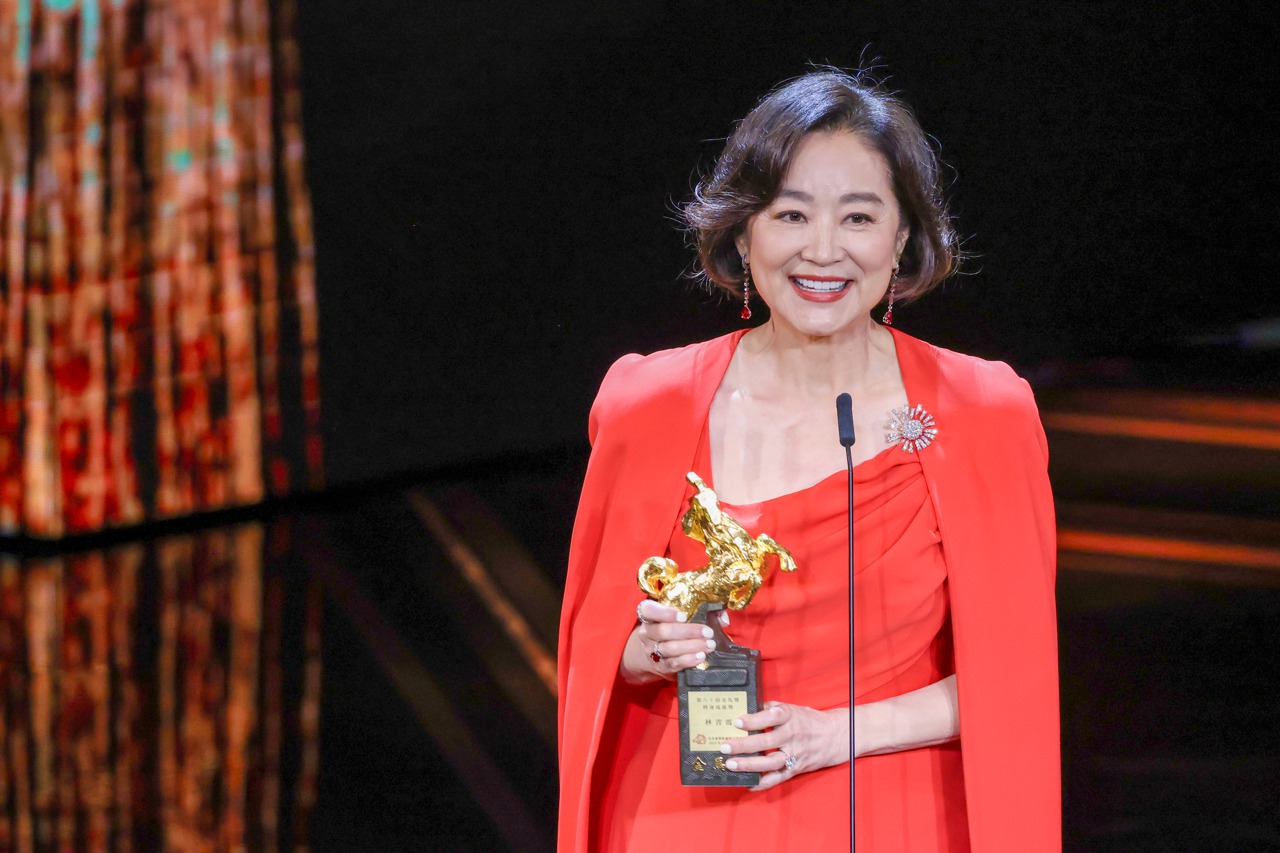 Brigitte Lin Receives Lifetime Achievement Award and Shares Experience of Being Intimidated by Gangsters in Entertainment Industry
