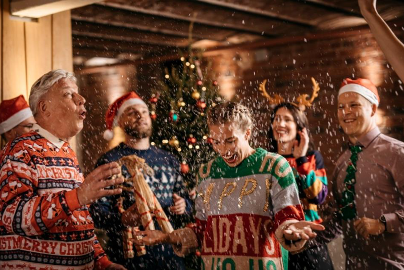 芬蘭人從11月開始舉辦「小耶誕」派對，會一直持續到耶誕節，在11月和12日盡可能跑趴，可能多達十多場。圖／取自Kämp Collection Hotels官網