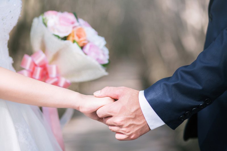 聘金是傳統婚禮上十分常見的習俗之一。示意圖/ingimage