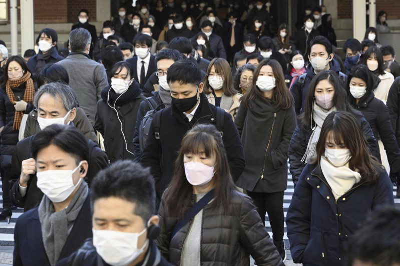 日本NHK報導，東京都政府21日針對「A型鏈球菌咽喉炎」發出警報。圖為日本東京街頭戴口罩的民眾，與新聞無關。美聯社