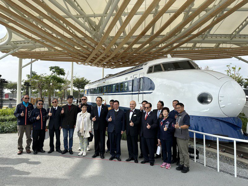 全球首款高鐵新幹線0系花魁車，台灣高鐵修復今起台南站亮相。記者周宗禎／攝影