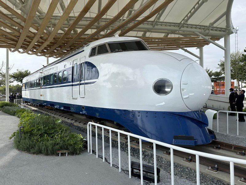 全球首款高鐵新幹線0系花魁車，台灣高鐵修復今起台南站亮相。記者周宗禎／攝影