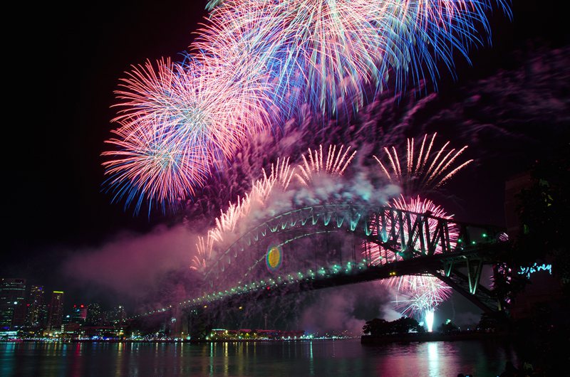 雪梨的跨年活動是世界著名的煙火盛會之一，每年跨年夜，數千發煙火在雪梨的夜空中綻放，讓整個港灣都充滿了令人嘆為觀止的美麗光彩。Agoda提供
