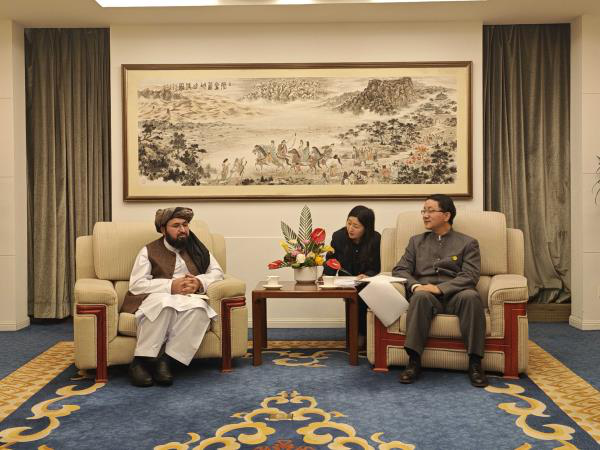 大陸外交部亞洲司司長劉勁松22日會見阿富汗塔利班政權新任駐華大使卡里米。（取自大陸外交部網站）