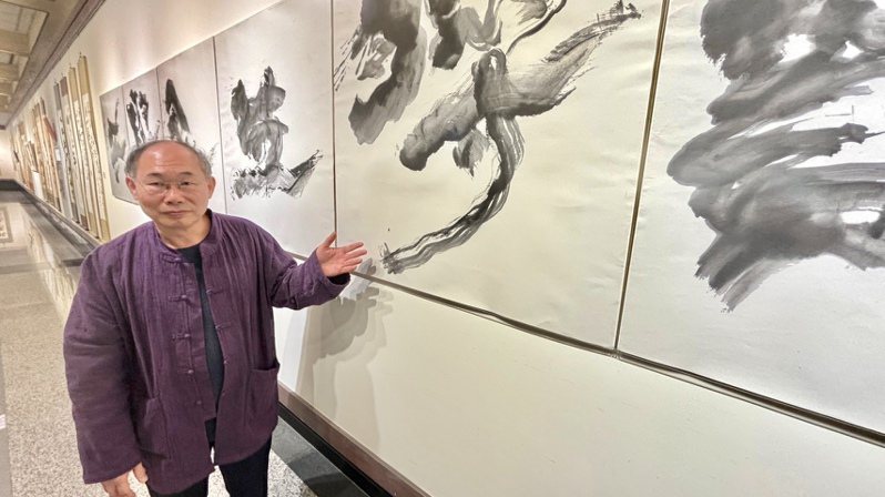 書法名家張志鴻《志騰九天、鴻飛萬里》書法展，在台中港區藝術中心展出。記者宋健生/攝影