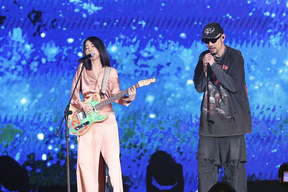 陈绮贞（左）担任热狗演唱会嘉宾。记者李政龙／摄影