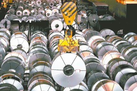 多家上市鋼廠認為，中鋼新價對內銷盤有安定作用，對鋼材外銷出口沒有幫助，將持續尋求海外低價料源。 圖／聯合報系資料照片