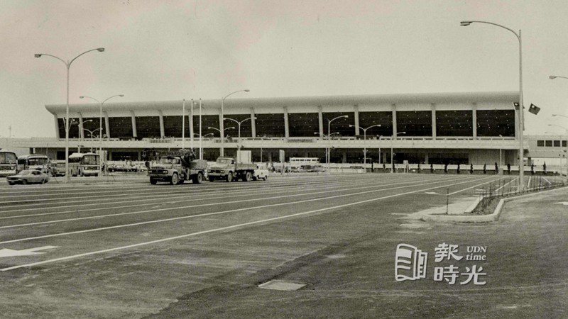 桃園中正國際機場具有中國建築風格的航站大廈。圖／聯合報系資料照(1979/02/21 本報記者攝影)
