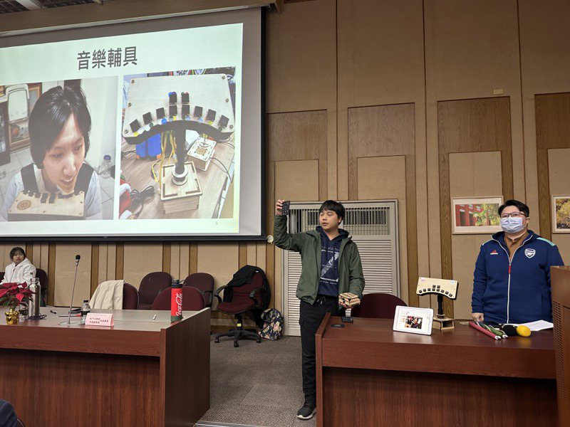 台南大學發表師生研發成果，AI相關與在地連結吸睛。記者周宗禎／攝影