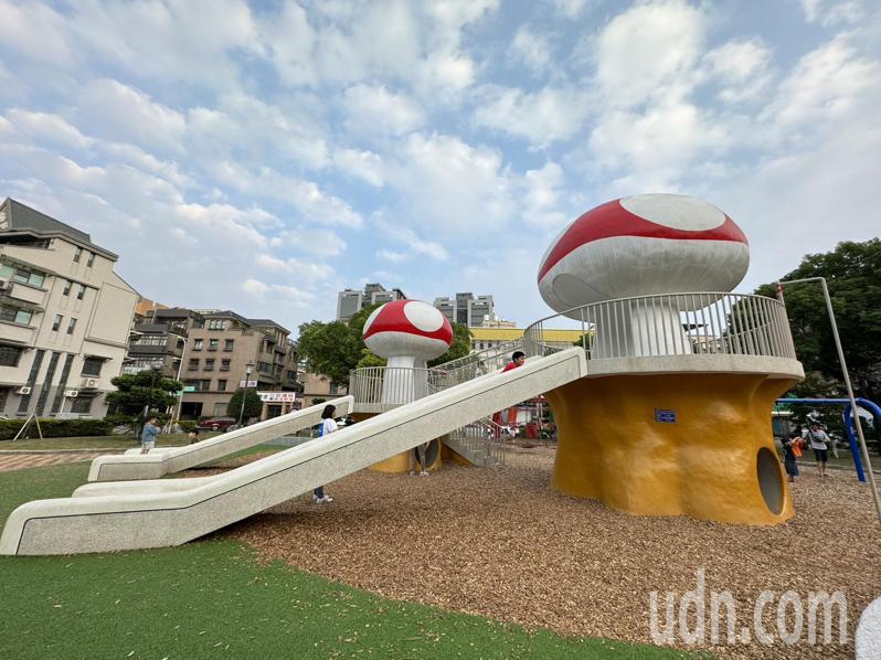 新竹縣政府預計3年打造22座共融式公園，其中19座已陸續完工開放，主要分布在竹北及芎林。（圖為竹北市蘑菇城堡公園）。記者黃羿馨／攝影