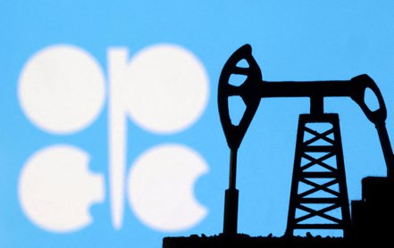 英國金融時報專欄作家吉爾斯撰文指出，OPEC+對全球石油供給與油價的壟斷能力已今非昔比。（路透）