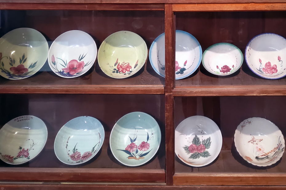 台灣碗盤博物館收藏的胭脂紅碗公。圖／吳旻育提供