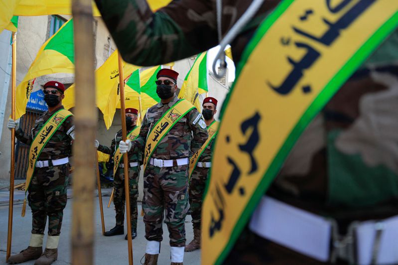 美國總統拜登當地時間25日晚間下令對伊拉克民兵組織「真主黨旅」（Kataeb Hezbollah）及其附屬組織所使用的3個地點，發動攻擊。法新社