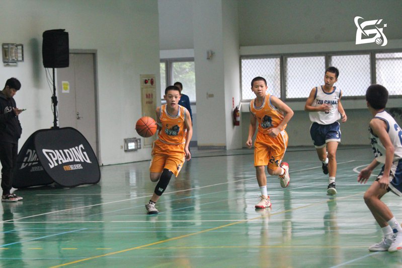 花蓮橘子Galaxy Cup邀請當地各校甲級籃球隊及台北籃球勁旅參賽。圖／引爆籃球訓練提供