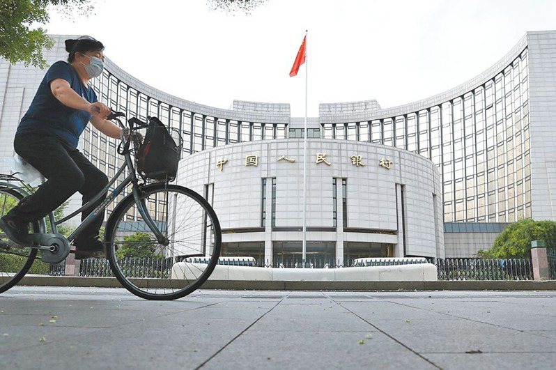 近日中國商業銀行在今年內第3次主動調降存款掛牌利率，有利進一步推動中小微企業融資，而此輪存款利率下調週期將會持續。圖為中國人民銀行。中新社