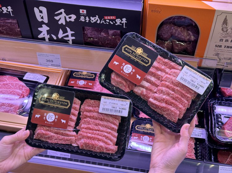 開幕首2日特別推出日本黑毛和牛肩小排燒肉買1送1優惠。記者黃筱晴／攝影