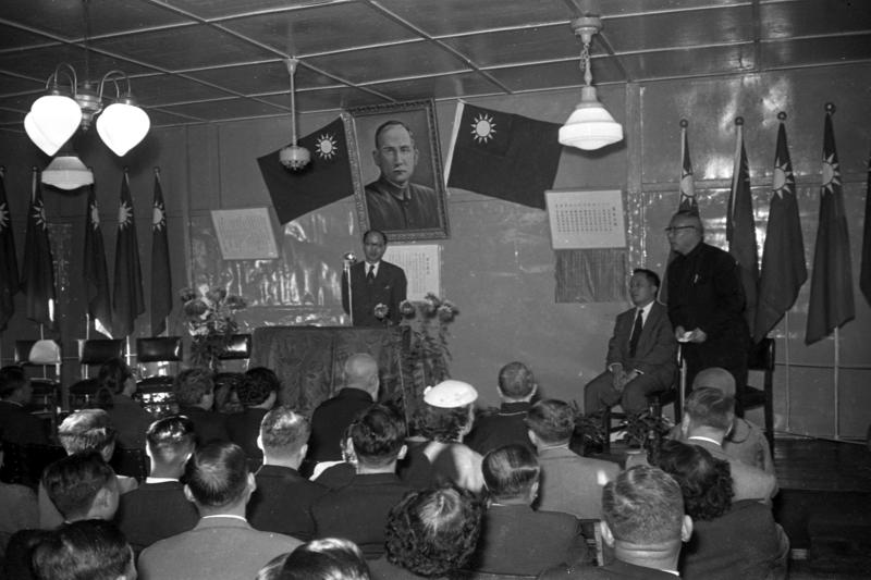 1955年12月28日，時任台灣省府主席嚴家淦在省立樂生療養院成立25周年紀念典禮致詞時，呼籲以社會共同的力量來撲滅漢生病。圖／聯合報系資料照片