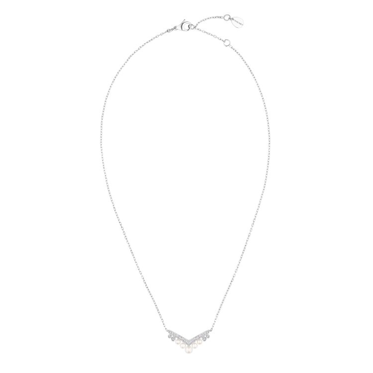 全新Joséphine Aigrette珍珠項鍊，18K白金鑲嵌珍珠與鑽，16萬8,000元。圖／CHAUMET提供